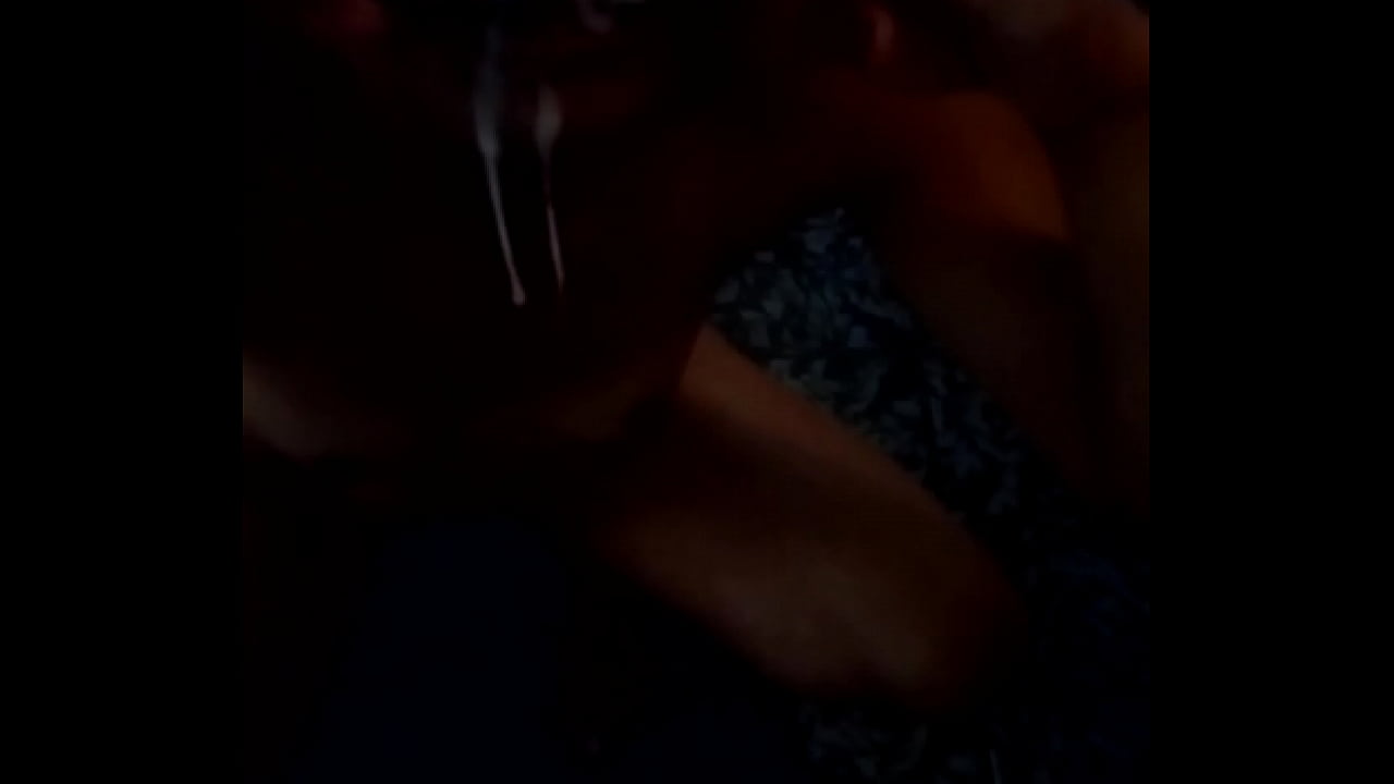 putinha do pedregal levando jorrada de goza na cara