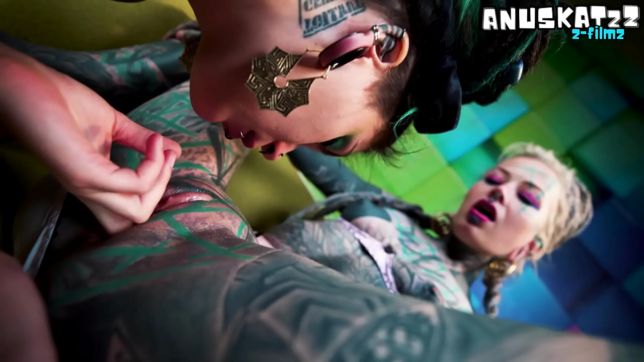 inexperienced tattooed hippie girl gets anal lesson from alternative pornstar