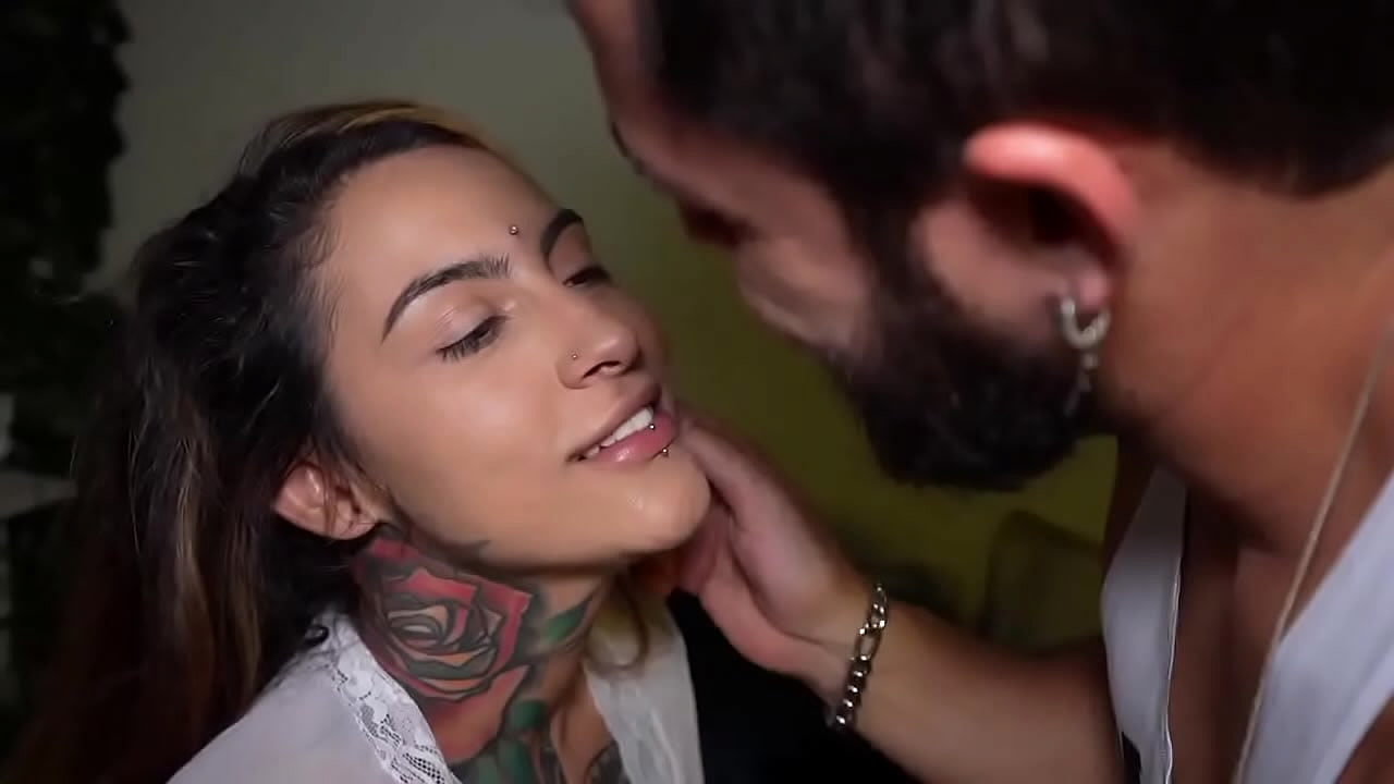 Gostosa transou com o vizinho casado!Hot girl had sex with her married neighbor!#married #girlbrazil #cumshot #milkeul ...