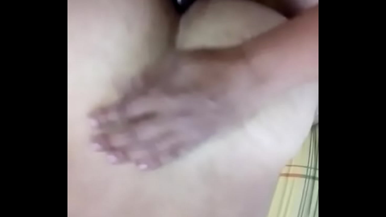 Mi t&iacute;o me pide que le ponga el culo