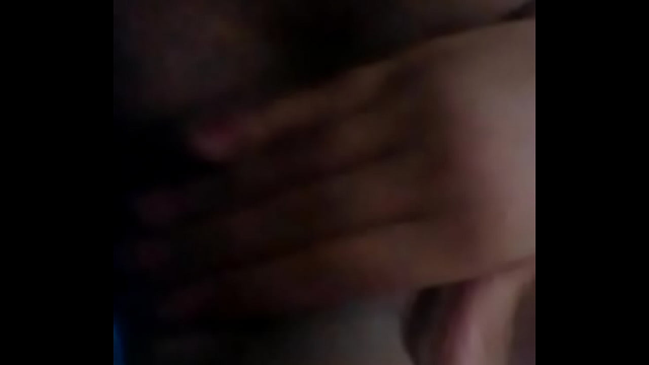 Morena safada se masturbando pro amigo!