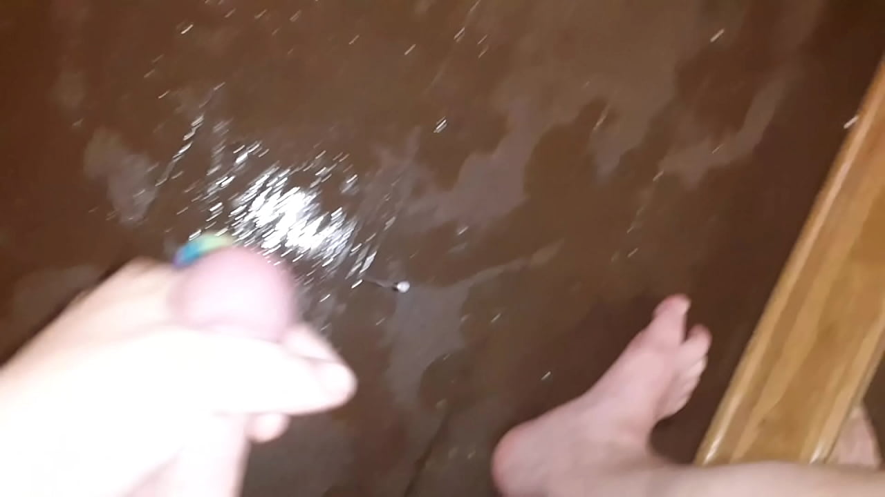 CUMMING ON TOP OF MY PEEPEE