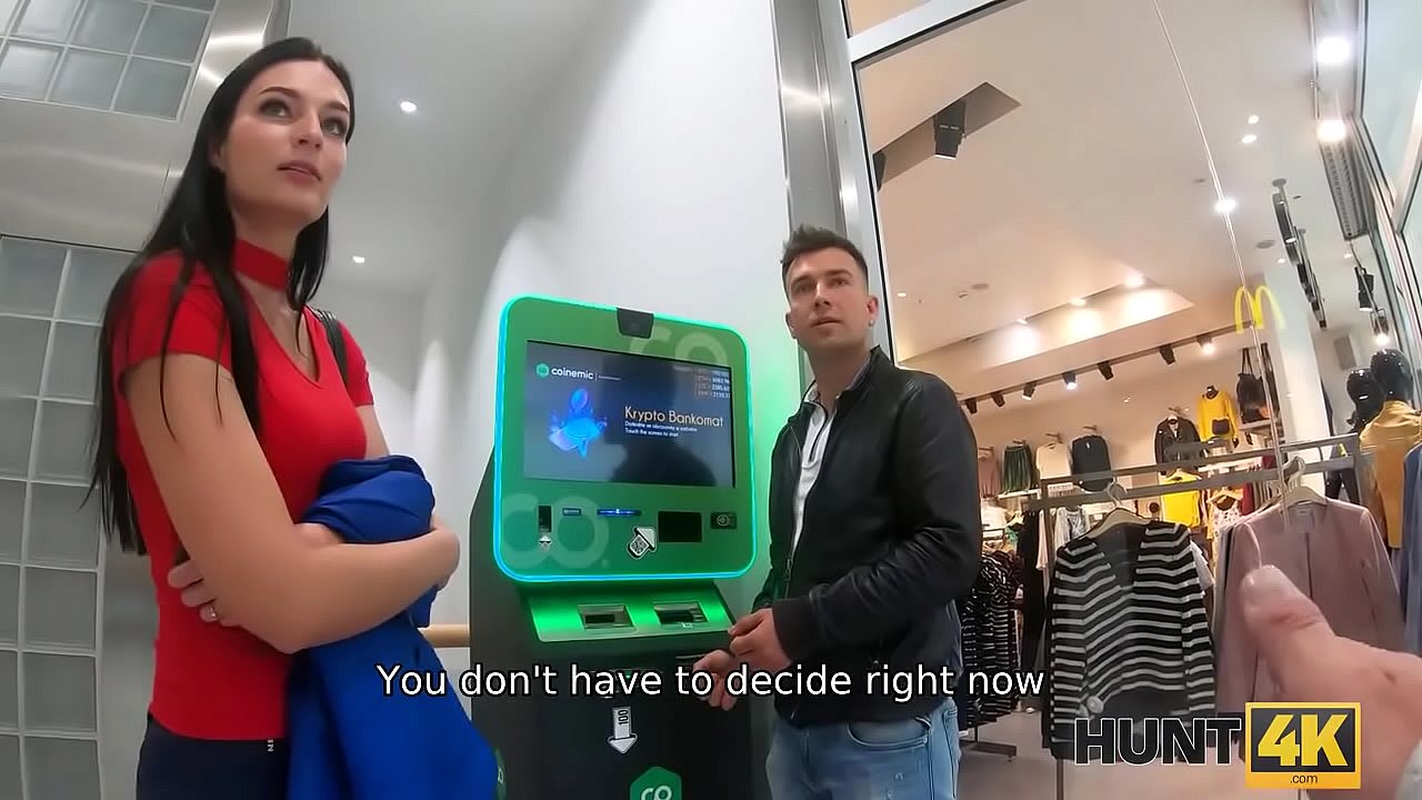 HUNT4K. Hunter meets super-hot model who remains without money