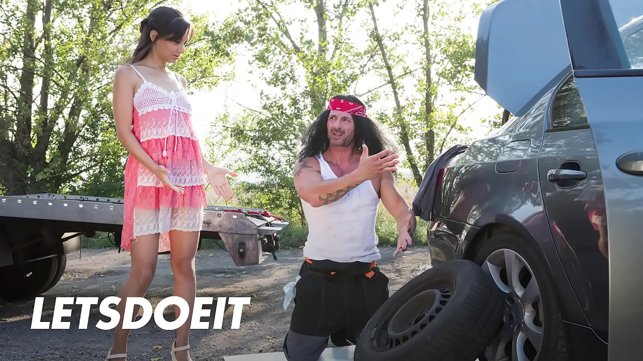 Ebony Chick Luna Corazon Receives Deep Pussy Pounding From Big Dick Stud Outdoors - LETSDOEIT