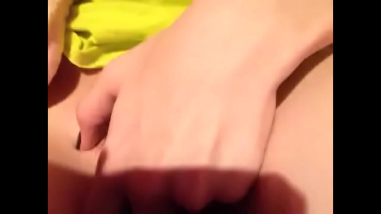 Ella es la sexi @laurita 1889   ese es su INSTAGRAM.