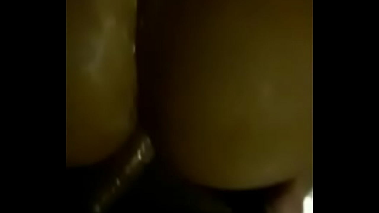 Pirocada no cuzinho da puta rabuda