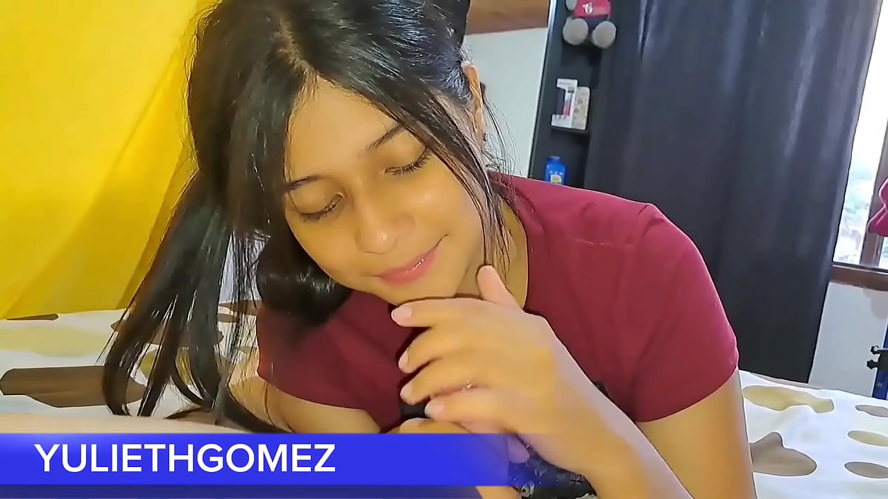 Lonely stepmother invites you to share her bed ( CASERO REAL)