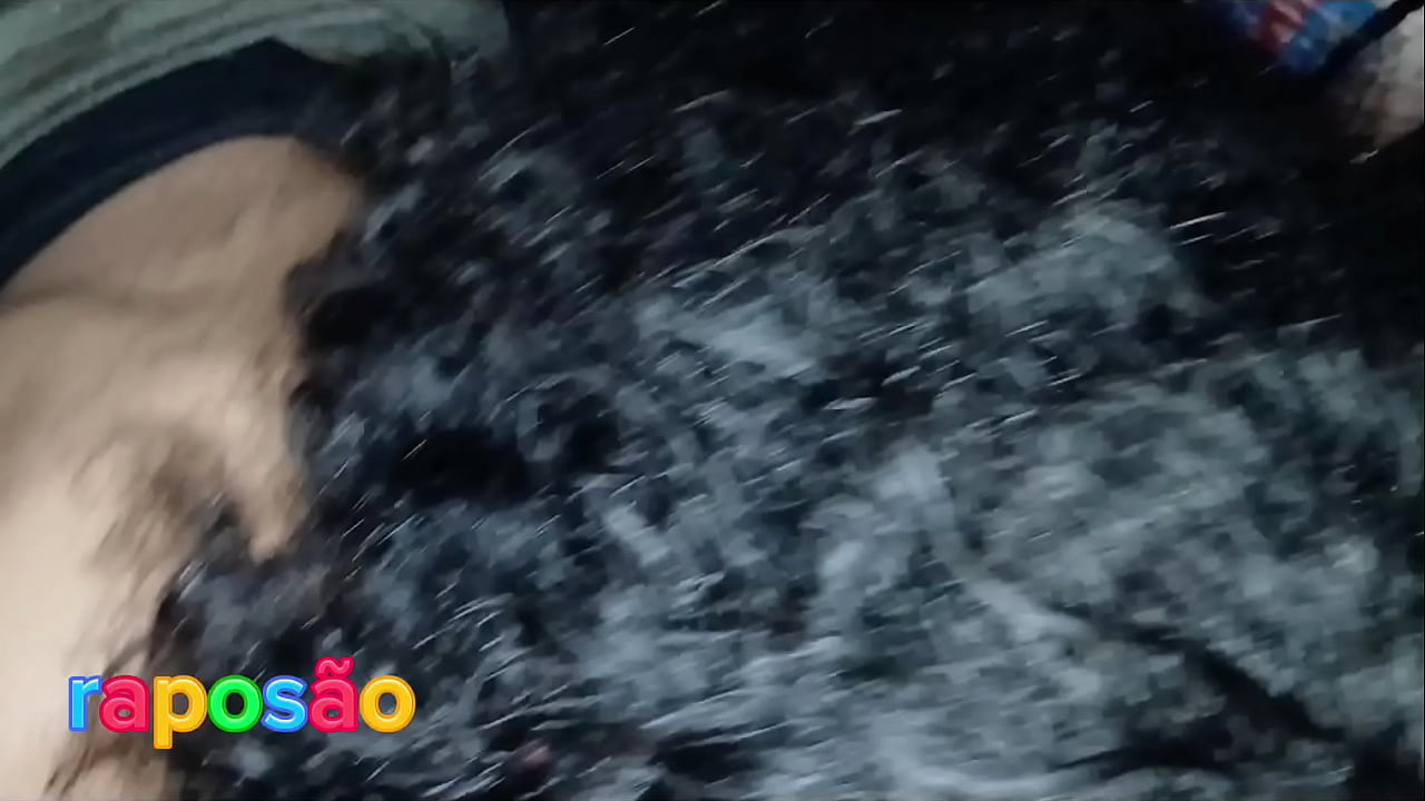 Ela chupou o raposao at&eacute; beber o leite no evento