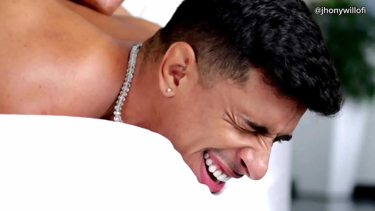 MASSAGISTA N&Atilde;O AGUENTOU E ACABOU ME FODENDO PARTE 2