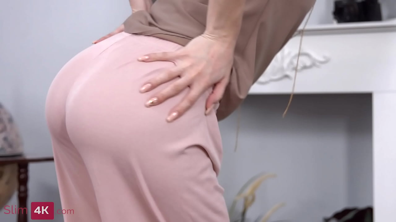 BF saw a skinny teen with a sex toy, fucked her and creampied