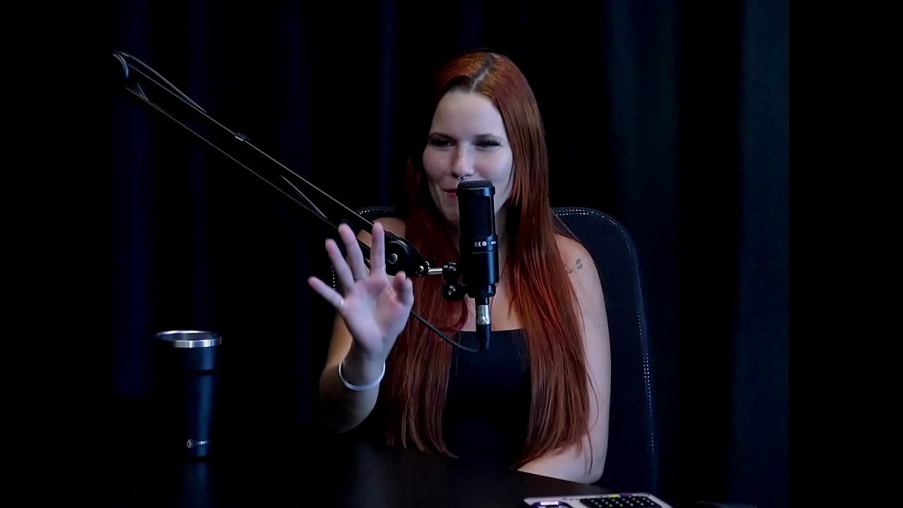 Um amigo a incentivou a gravar, a m&atilde;e sempre apoiou, homens tem fetiche em ruivas, quer fazer mais sexo anal, e o famoso... - Carla Santos (WATCH ON: SHEER/RED)