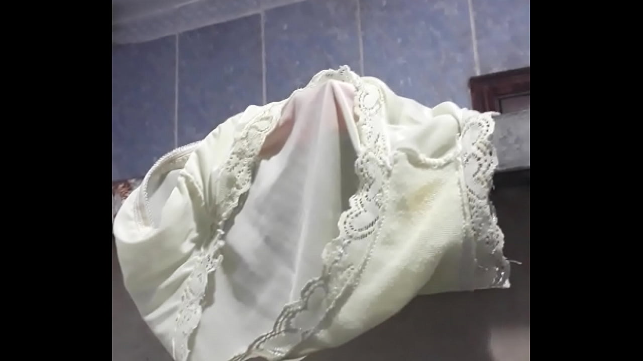 Yellow underware &ograve; my step sister