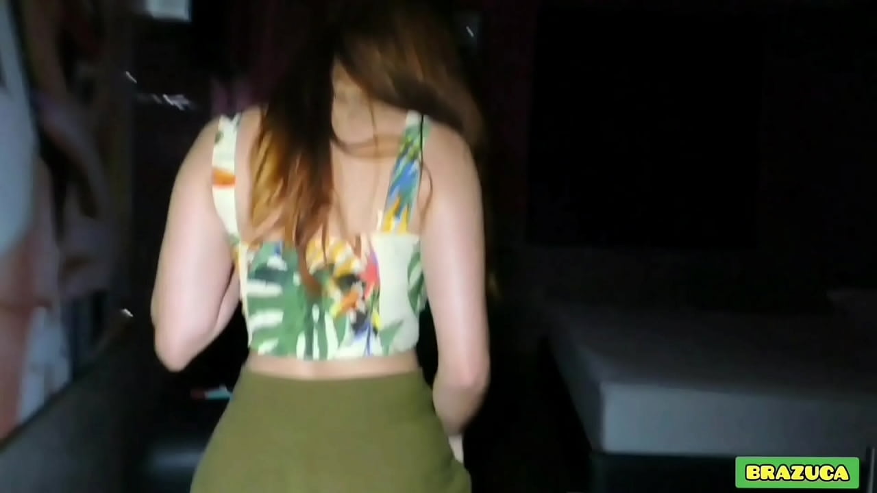 Fui at&eacute; a faculdade pegar uma estudante gostosa , e transamos muito