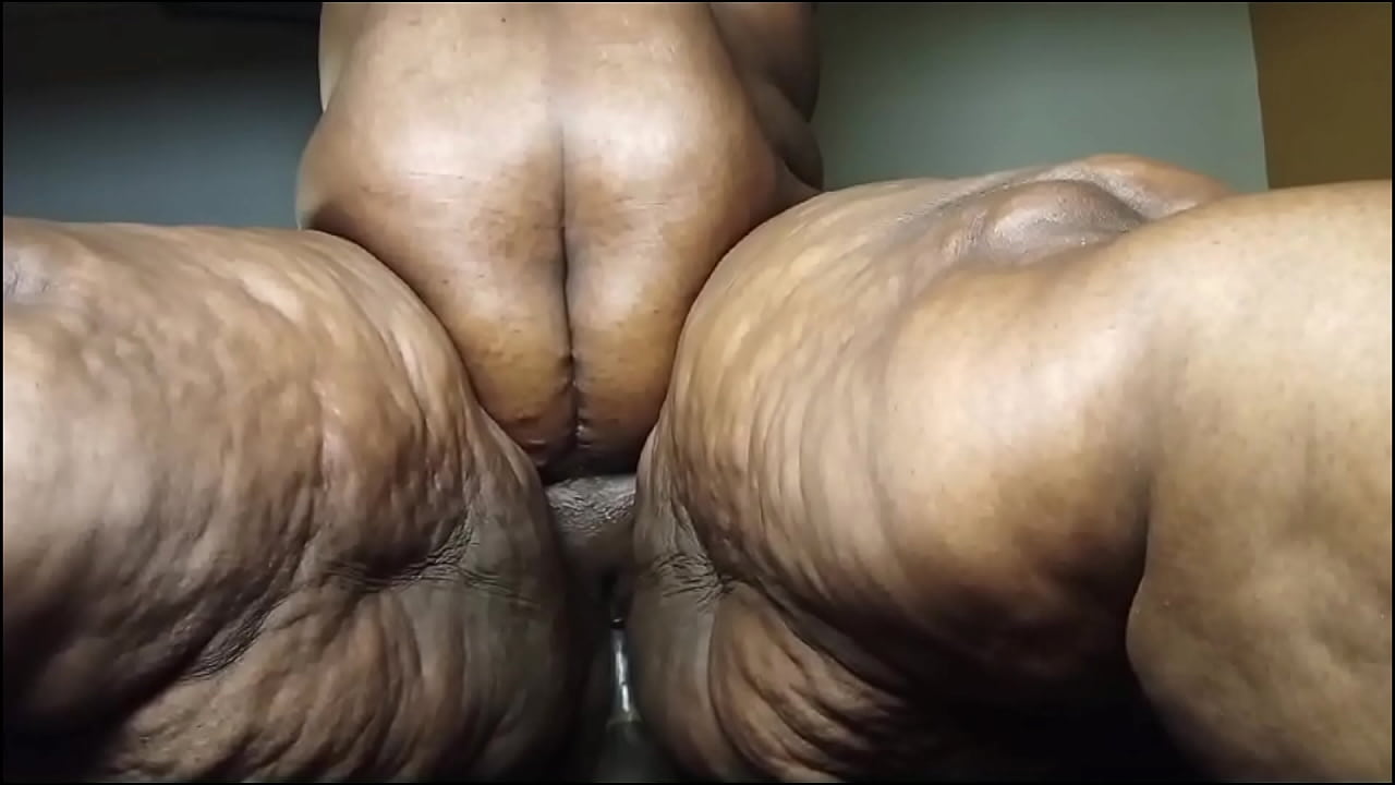 MY STEP MOM BIG ASS ASKED ME FOR SEX I GIVE IT TO HER