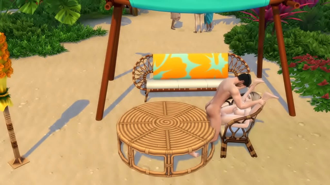 Прогулка по парку закончилась остановкой у столика с лавочкой