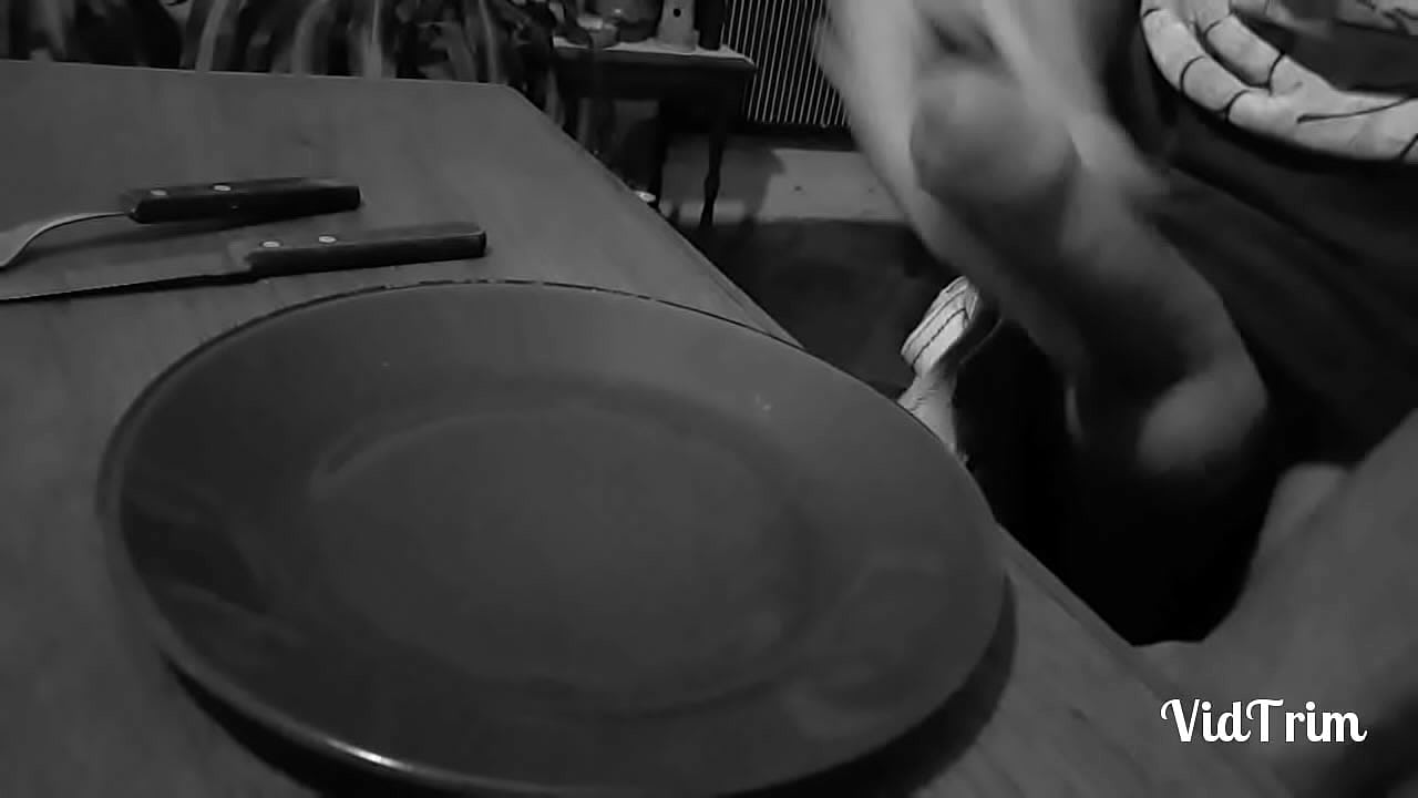 sirviendo el postre, leche, acabada