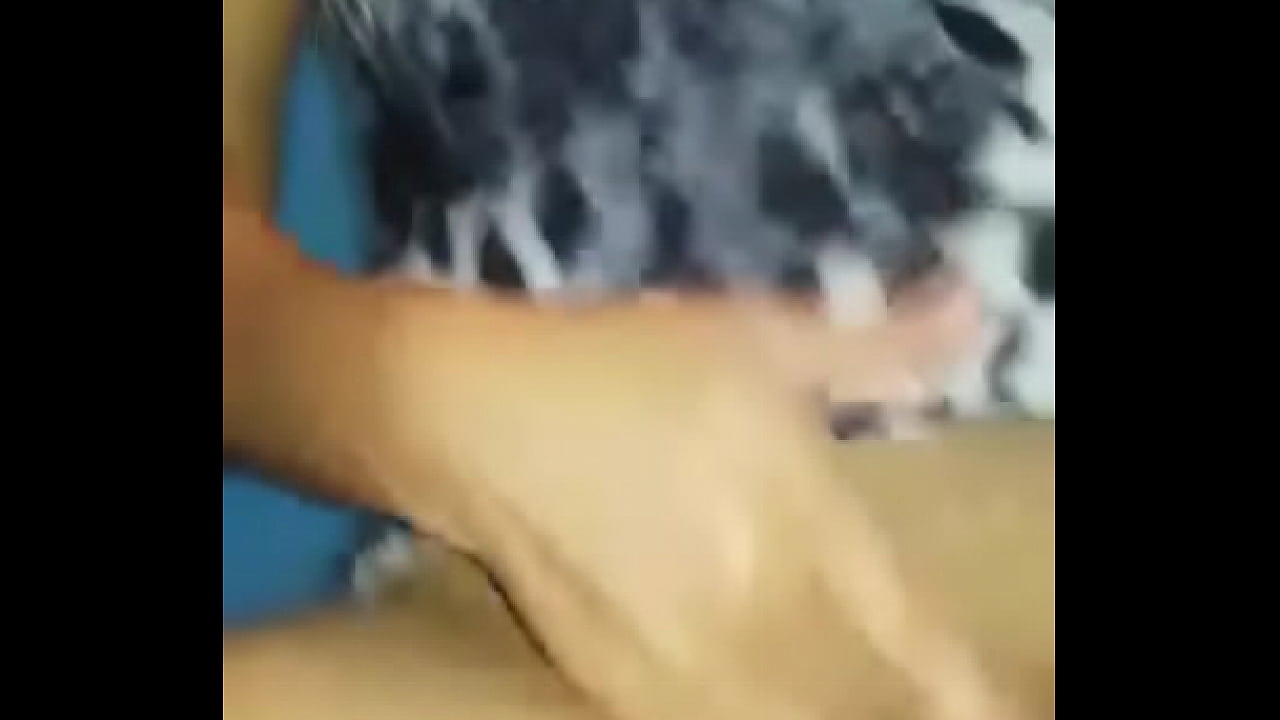 se masturba en el ba&ntilde;o bien rico