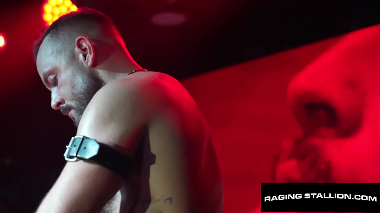 Sir Peter & John Thomas Fucking Hard Live