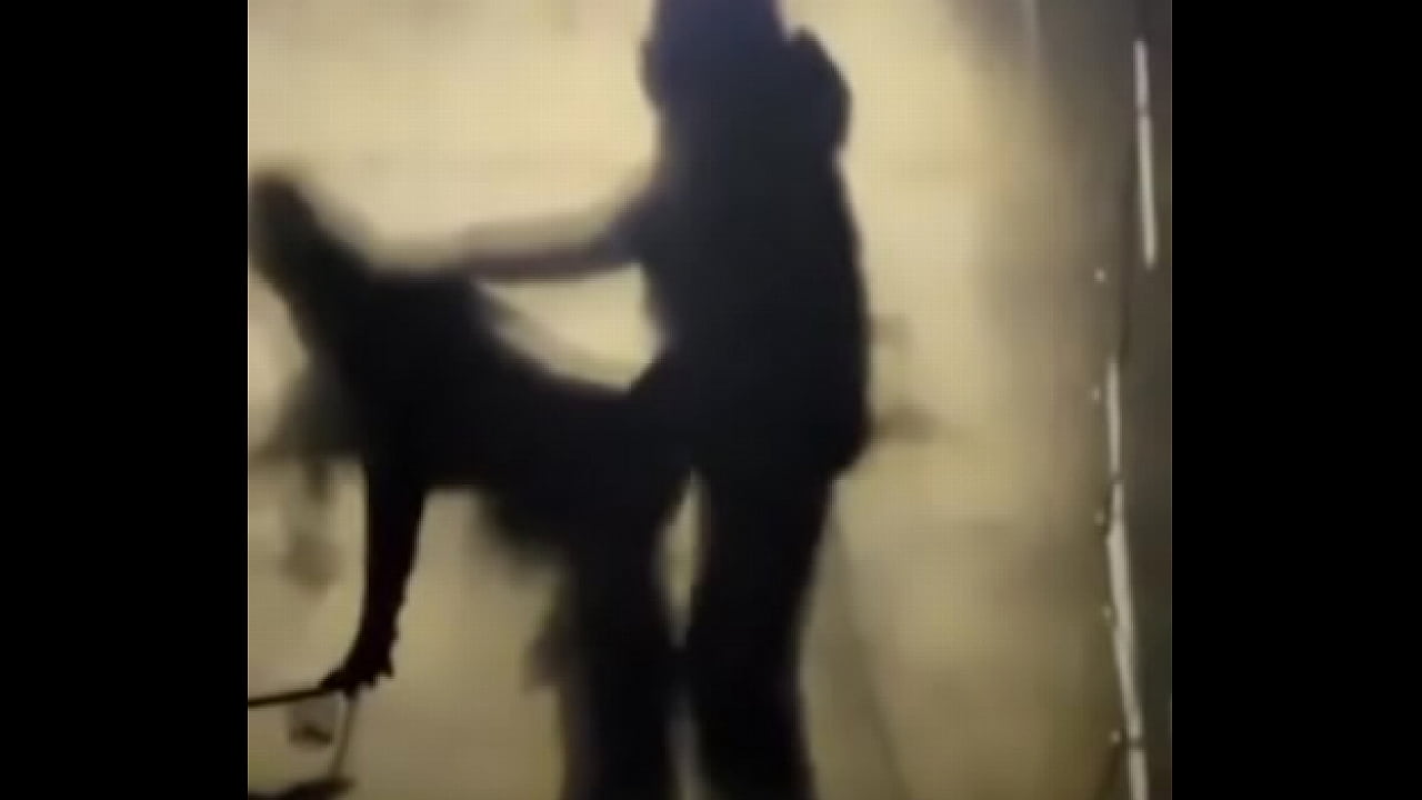 TENIENDO SEXO EN UNA CARPA SIN PARAR