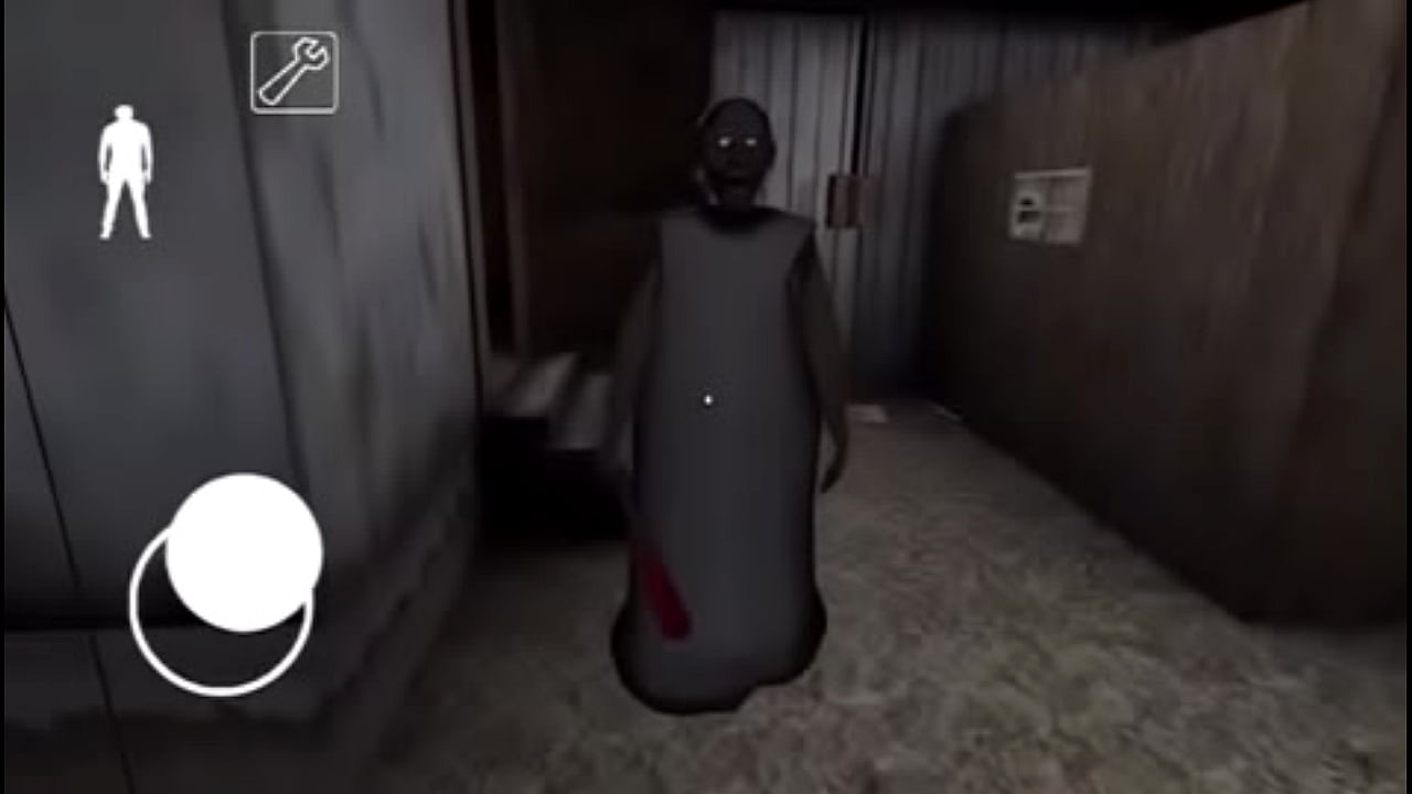 Idosa com pau na m&atilde;o