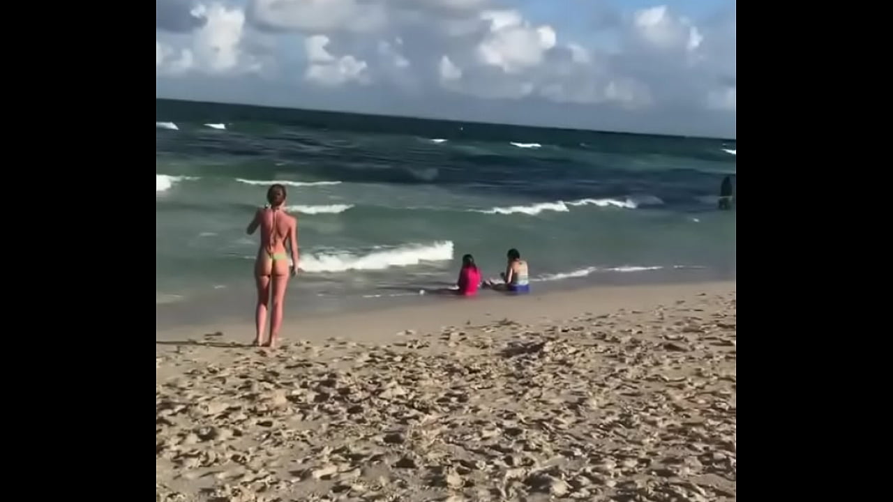 Yanina Monferrer en la Playa