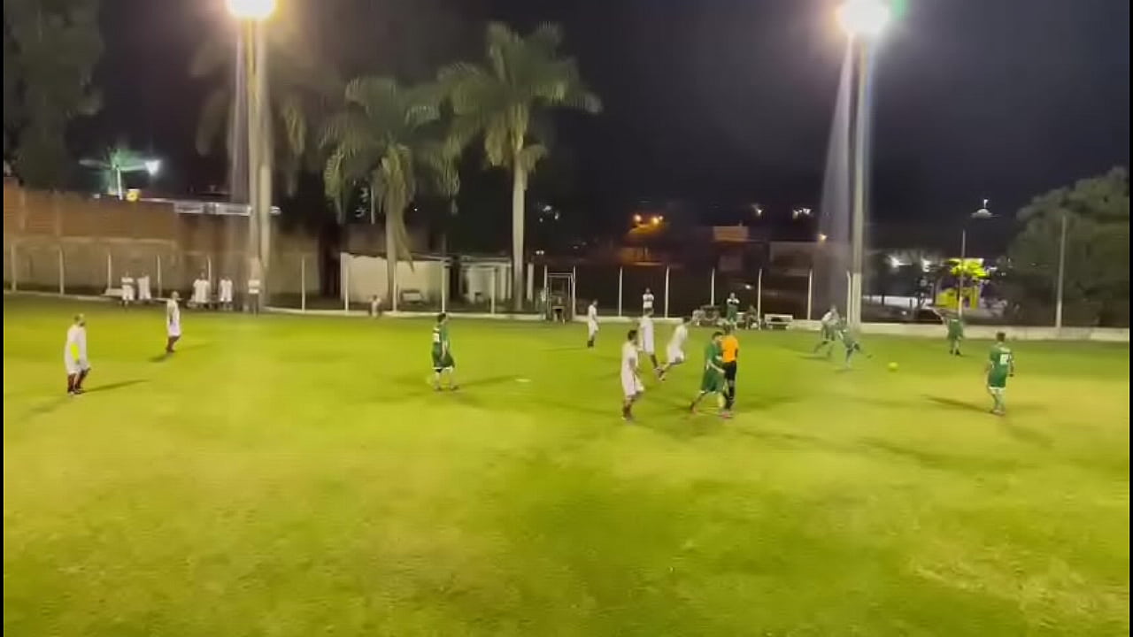 girando e arrebentando o L&eacute;o