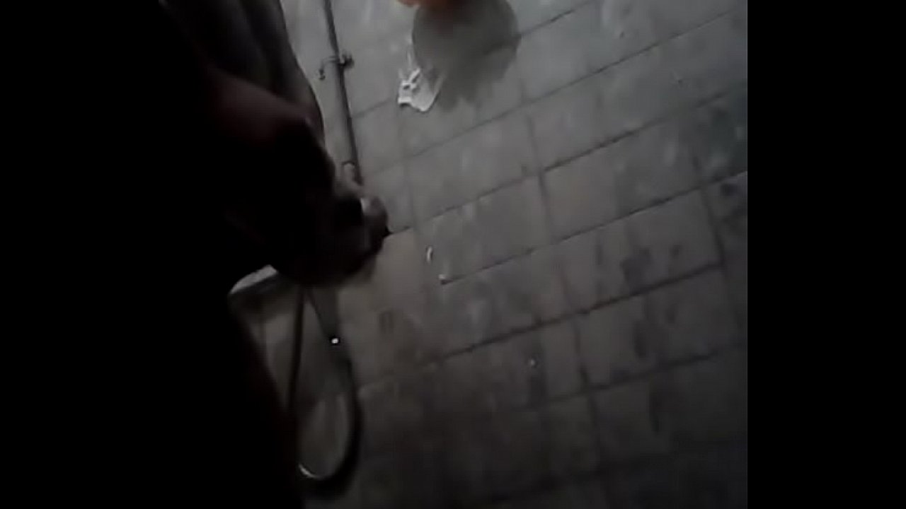 MASTURBANDOME HASTA VENIRME CUANDO ME ESTOY BA&Ntilde;ANDO