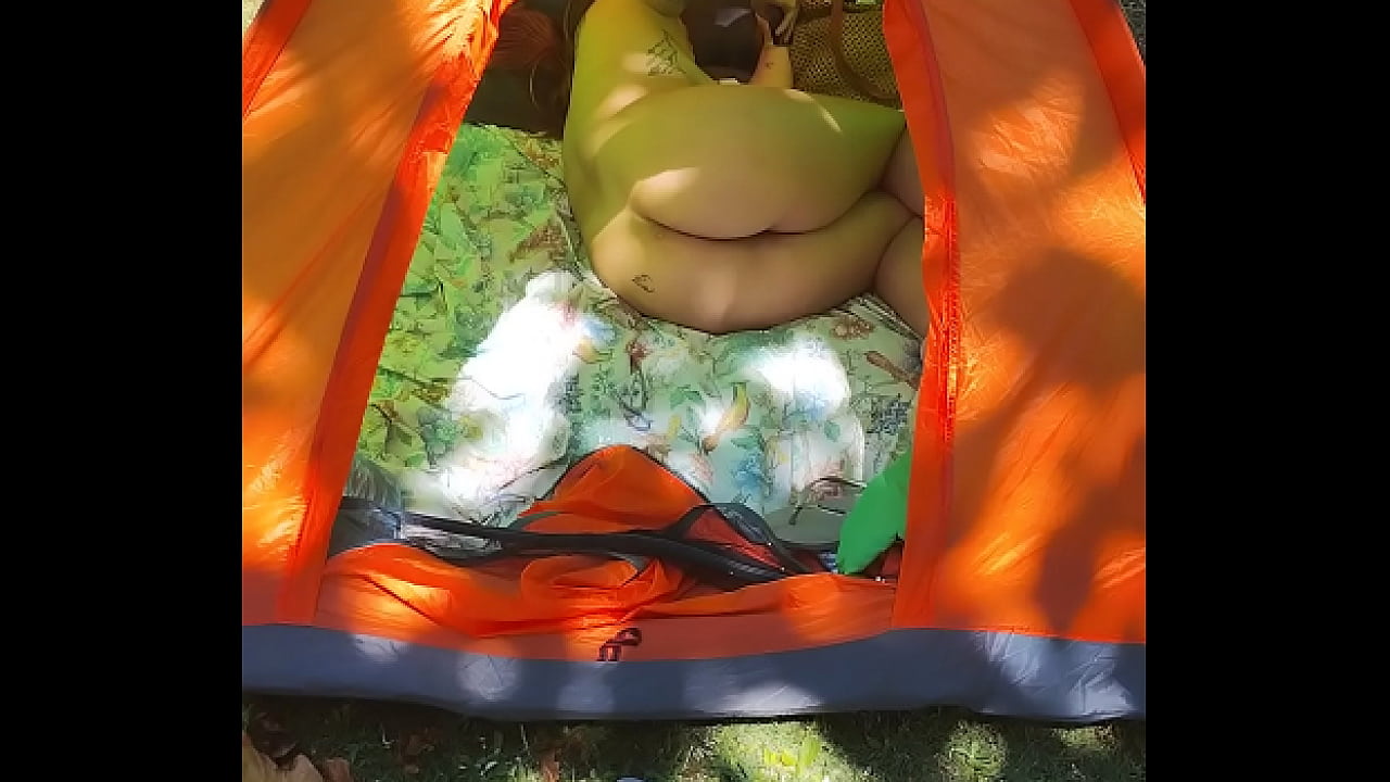 Ruiva aprontando na praia do pinho em balne&aacute;rio Cambori&uacute;