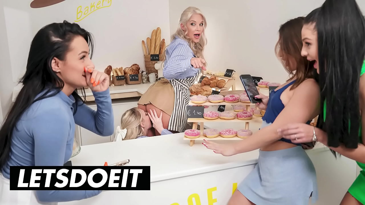 Sweet Lesbians Need Romantic Pleasure After Work - LETSDOEIT