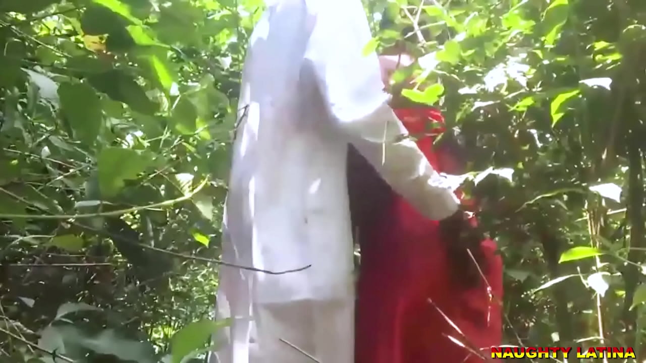 MAN FUCK FARMER'S WIFE IN THE BUSH