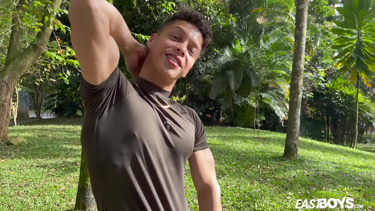 We have yet another video with one of the best dudes we had opportunity to work with, Ricky Iglesias. What an incredible body this guy has, beautiful peaked biceps our muscle lovers will appreciate. Footage outdoors and indoors including shower,