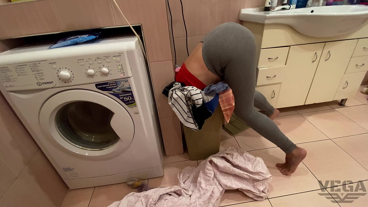 I WANTED TO FUCK SO MUCH THAT I WAS VERY HAPPY WHEN I FOUND MY STEP SISTER STUCK IN THE LAUNDRY BASKET