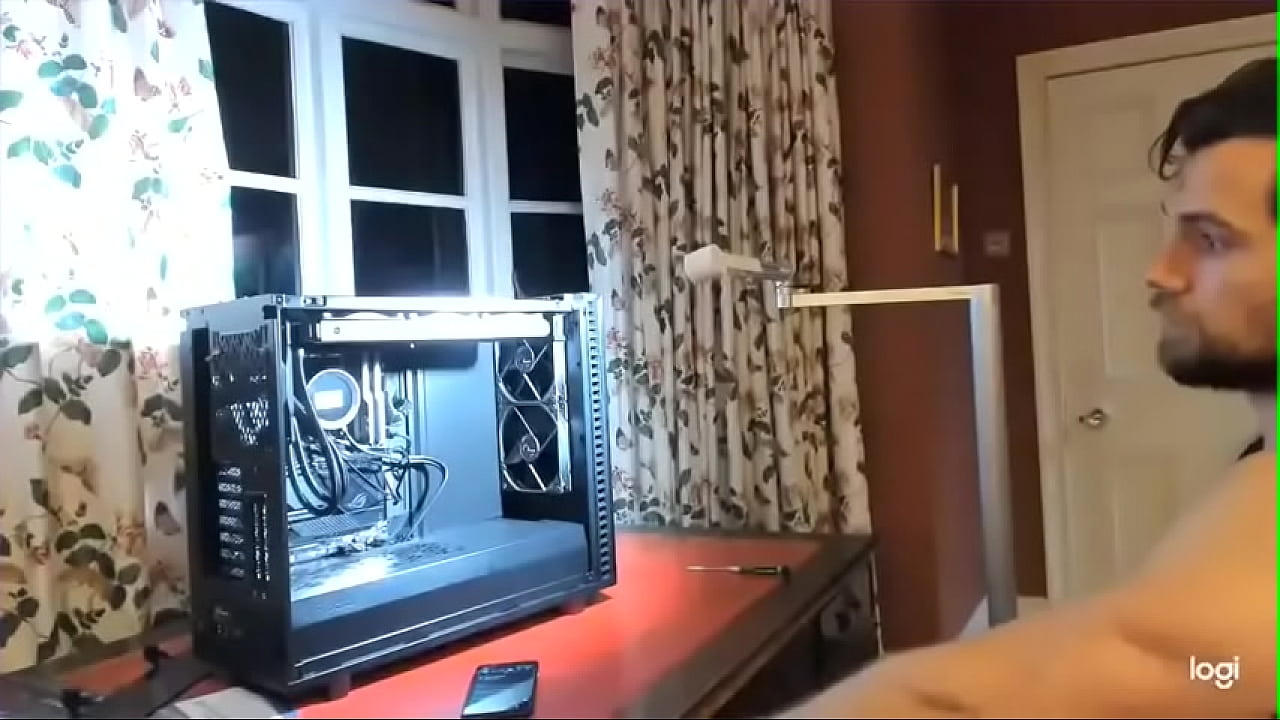 Henry Cavill y su PC Gamer