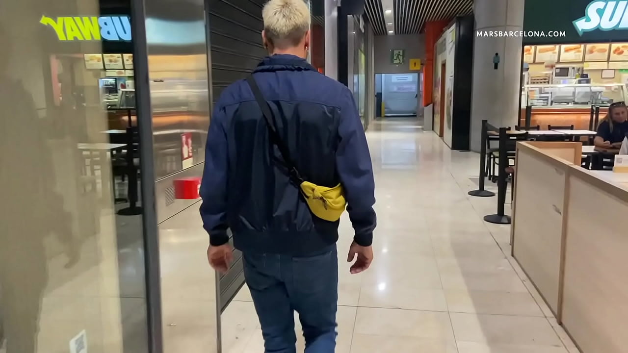 Toilet blowjobs amateur