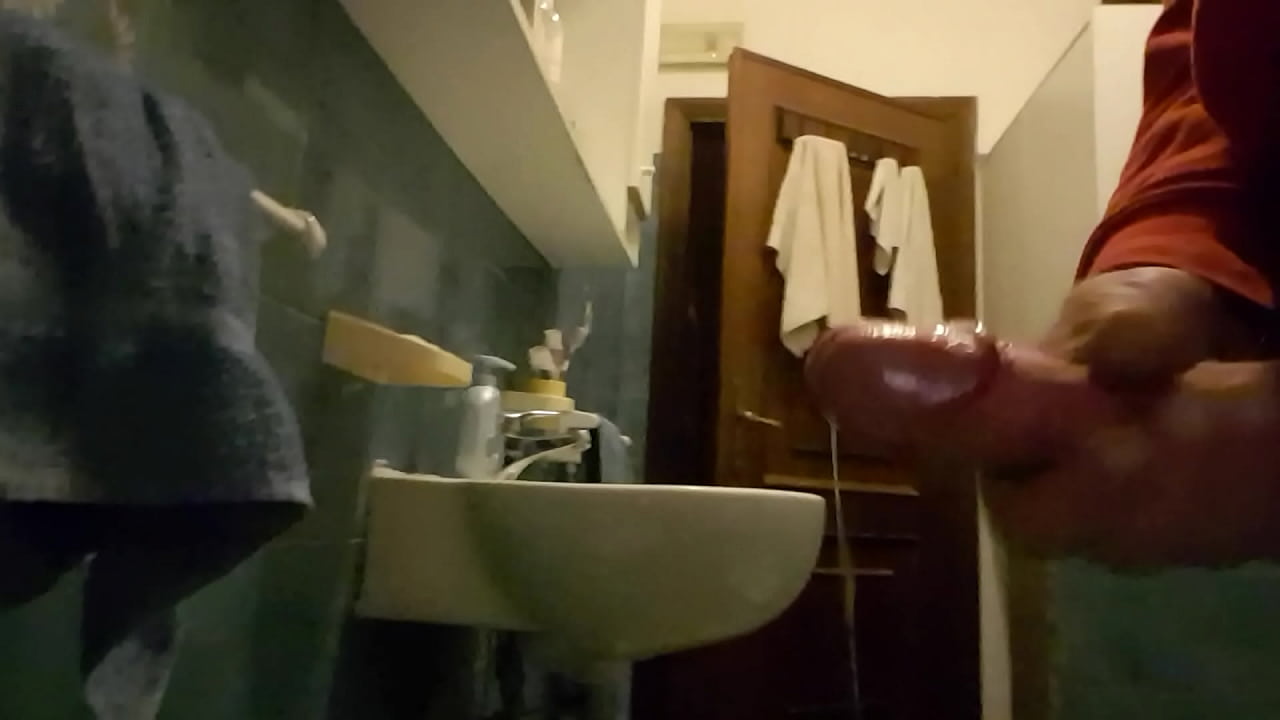 Vorrei vedervi sbavare sul mio cazzo e ingoiare la mia sborra