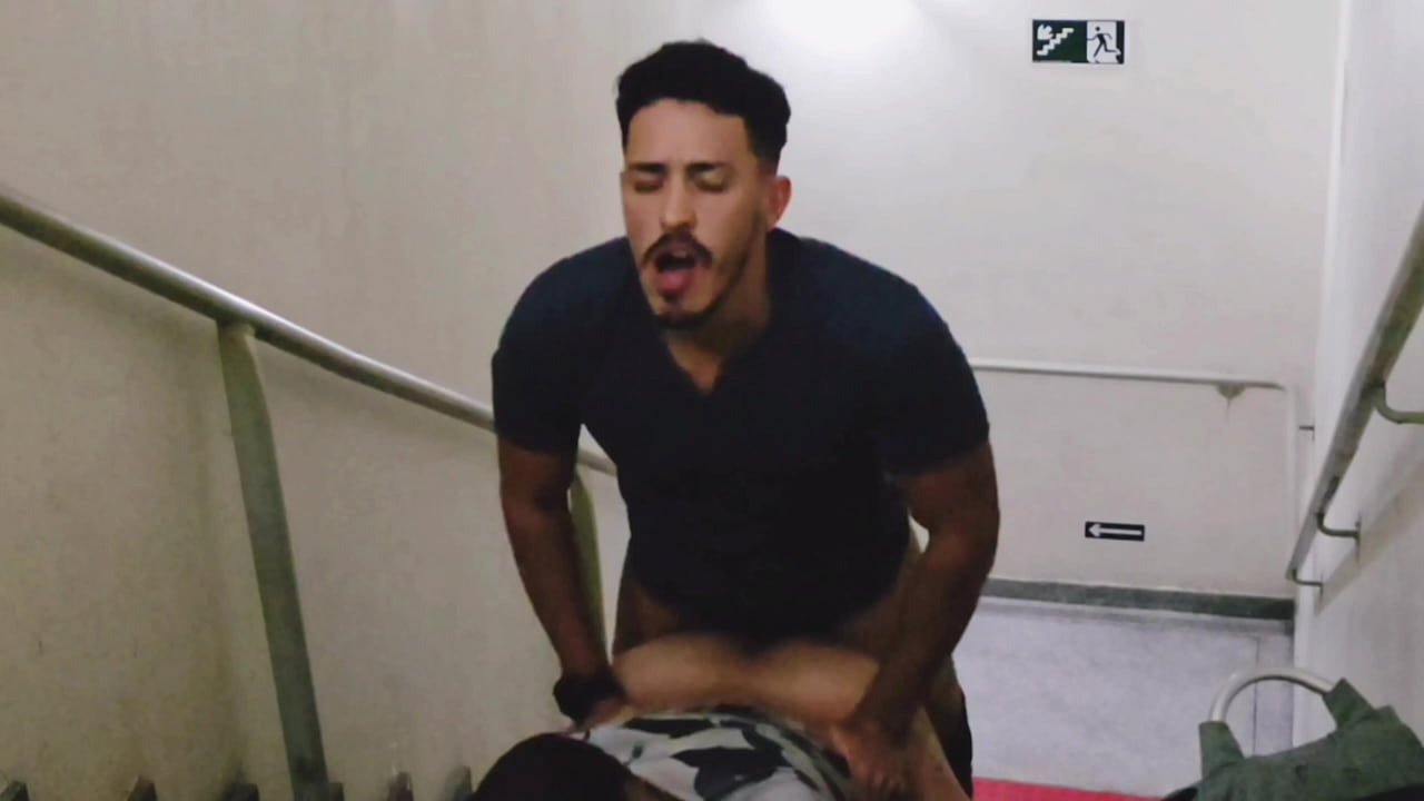 ENCONTREI DOIS CARAS TRANSANDO NAS ESCADAS DO SHOPPING E RESOLVI PARTICIPAR