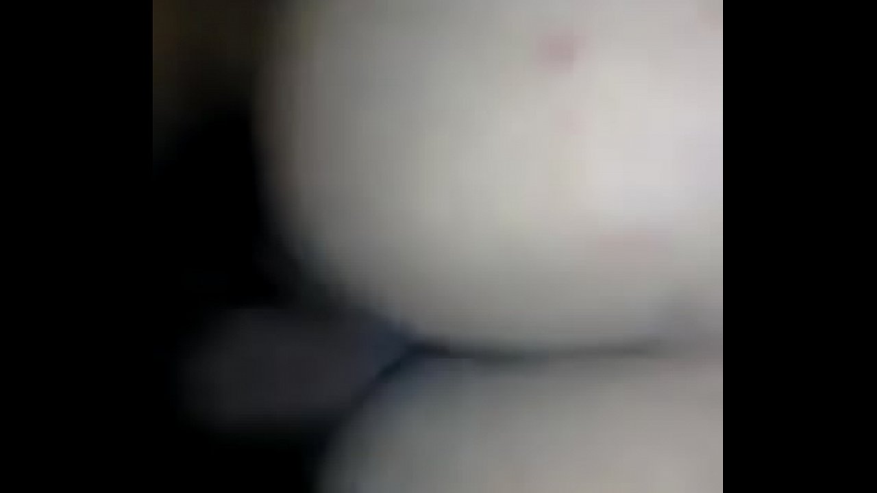 Se lo mete todo y se viene adentro