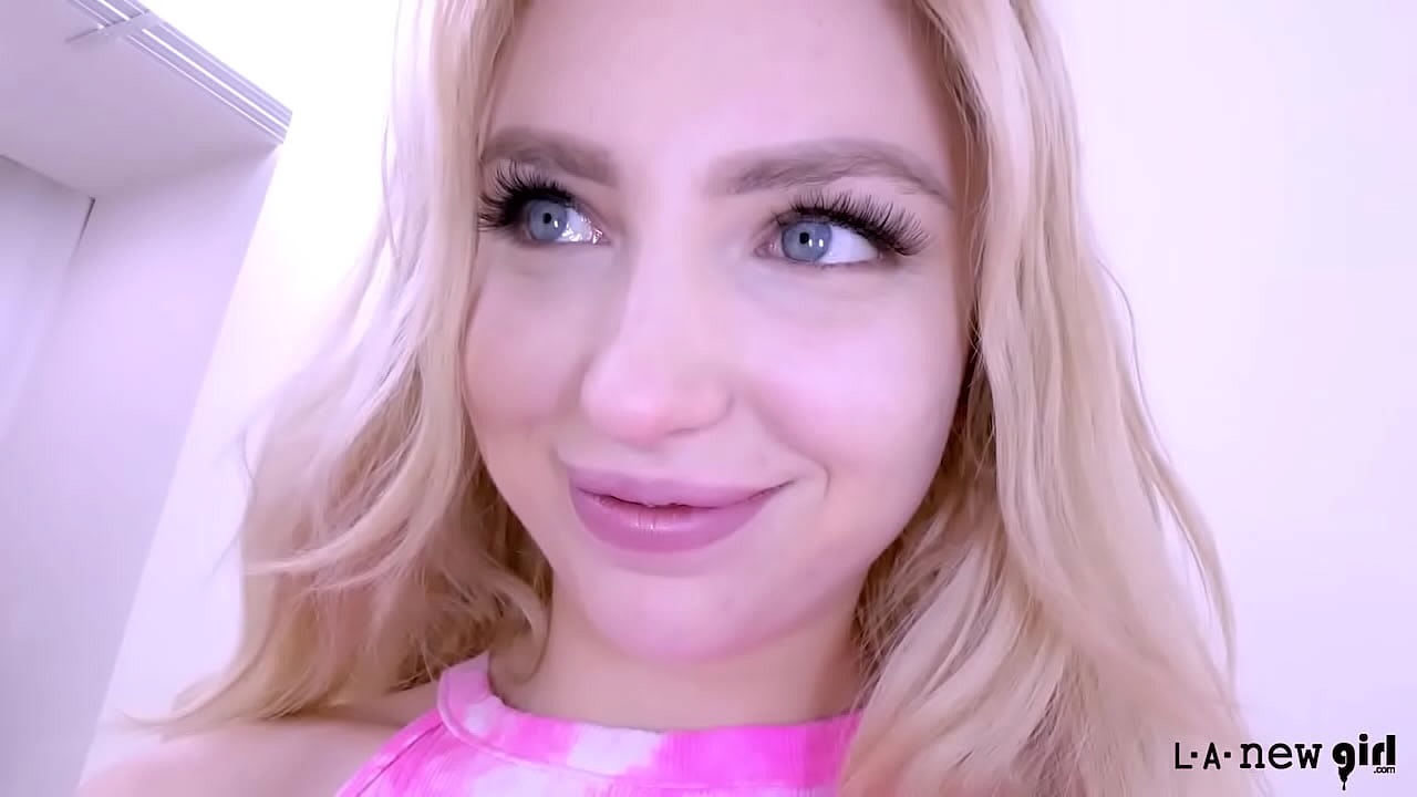 Sexy Babe with long hair loves sucking big dick