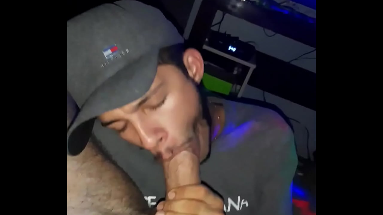 Cara do Pauz&atilde;o dando de Mamar ao Novinho