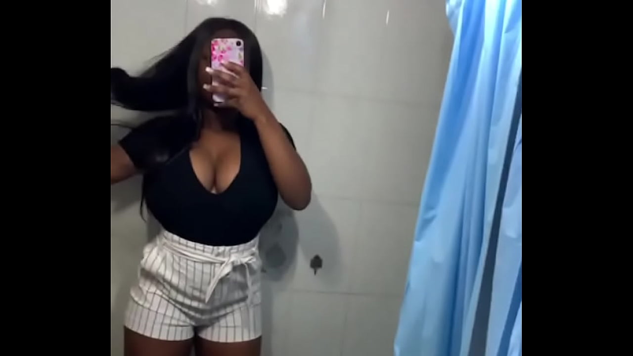 Chica negra con ganas de sentirlo
