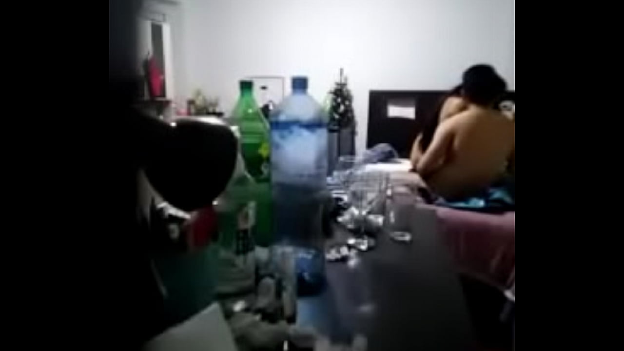 Bull me rompe el culo en casa de mi marido