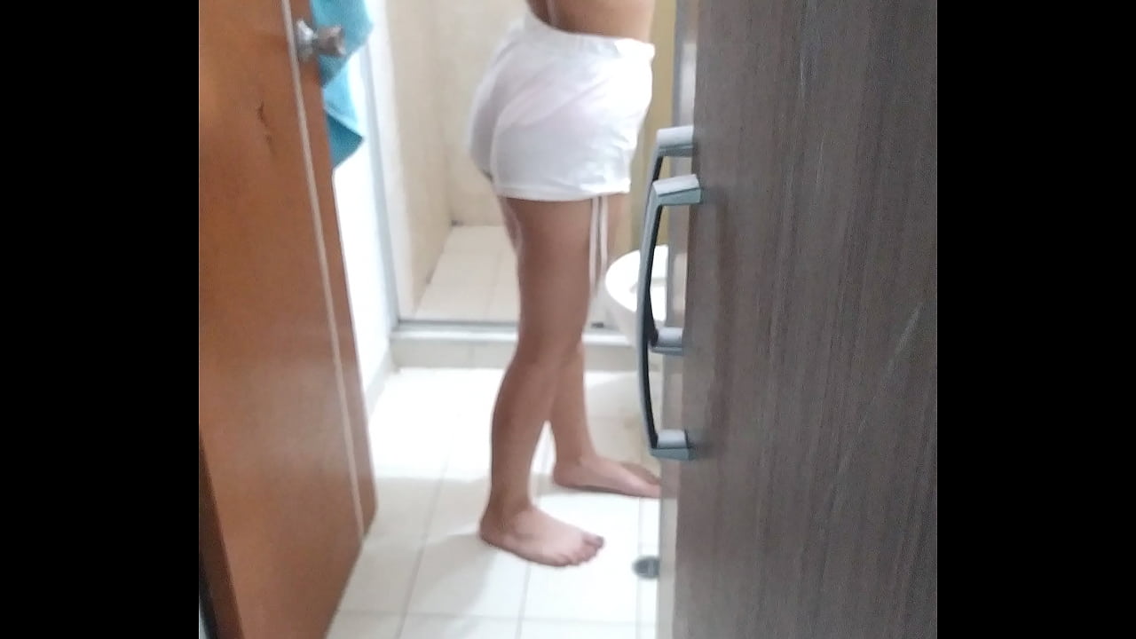 sexo casero en el ba&ntilde;o con mi pervertida hermanastra que ama mi gran polla dentro de su rico co&ntilde;o apretado - real amateur