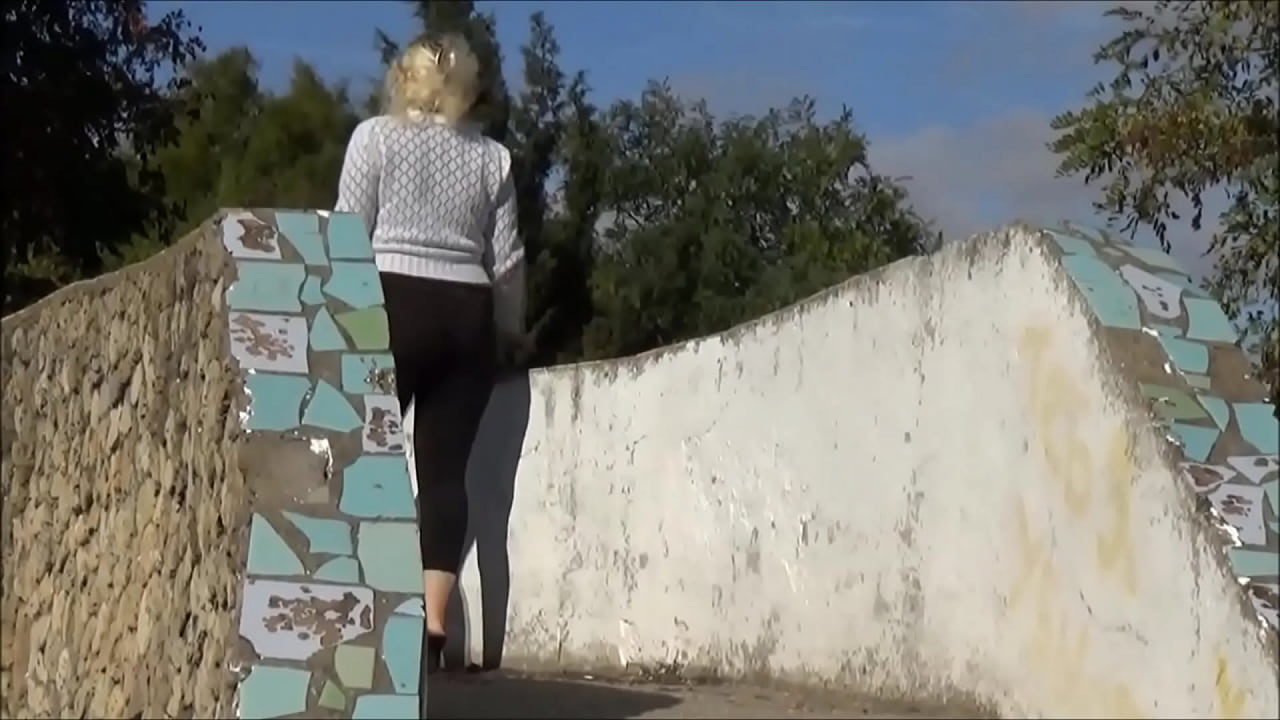 Walk in leggings-Flashing public