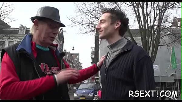 Black gal sucks a large pole