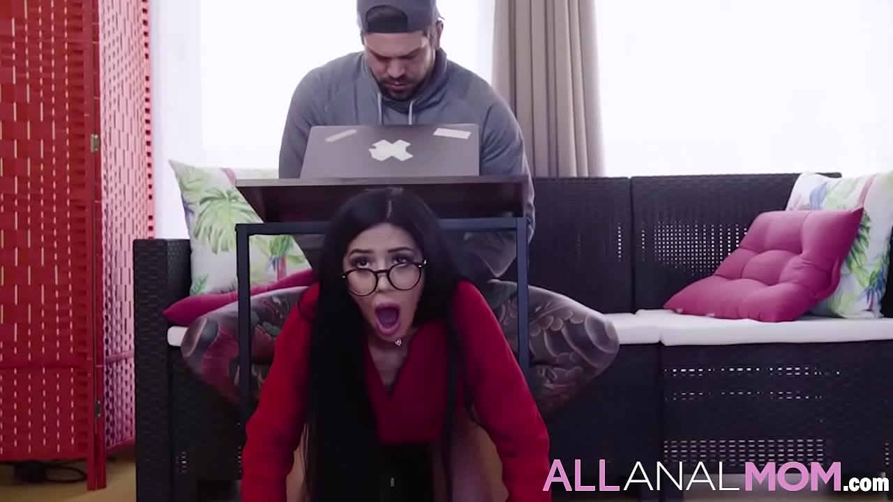 AllAnalmom.com - Juan Lucho catches his stepmom Julia De Lucia sneaking into the house with some gifts, so he confronts her asking where she&rsquo;s getting the money to spend like that.