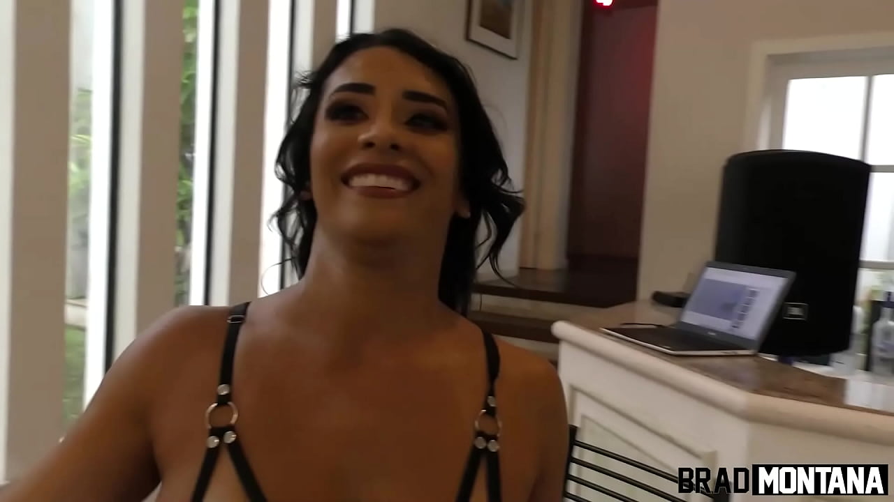 Morena&ccedil;a Val Mineirinha dando show de masturba&ccedil;&atilde;o com orgasmos m&uacute;ltiplos