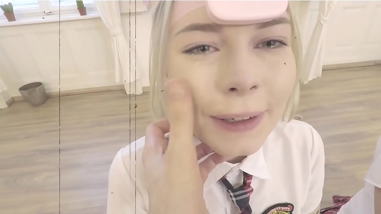 Flexible Anal Teen opens up