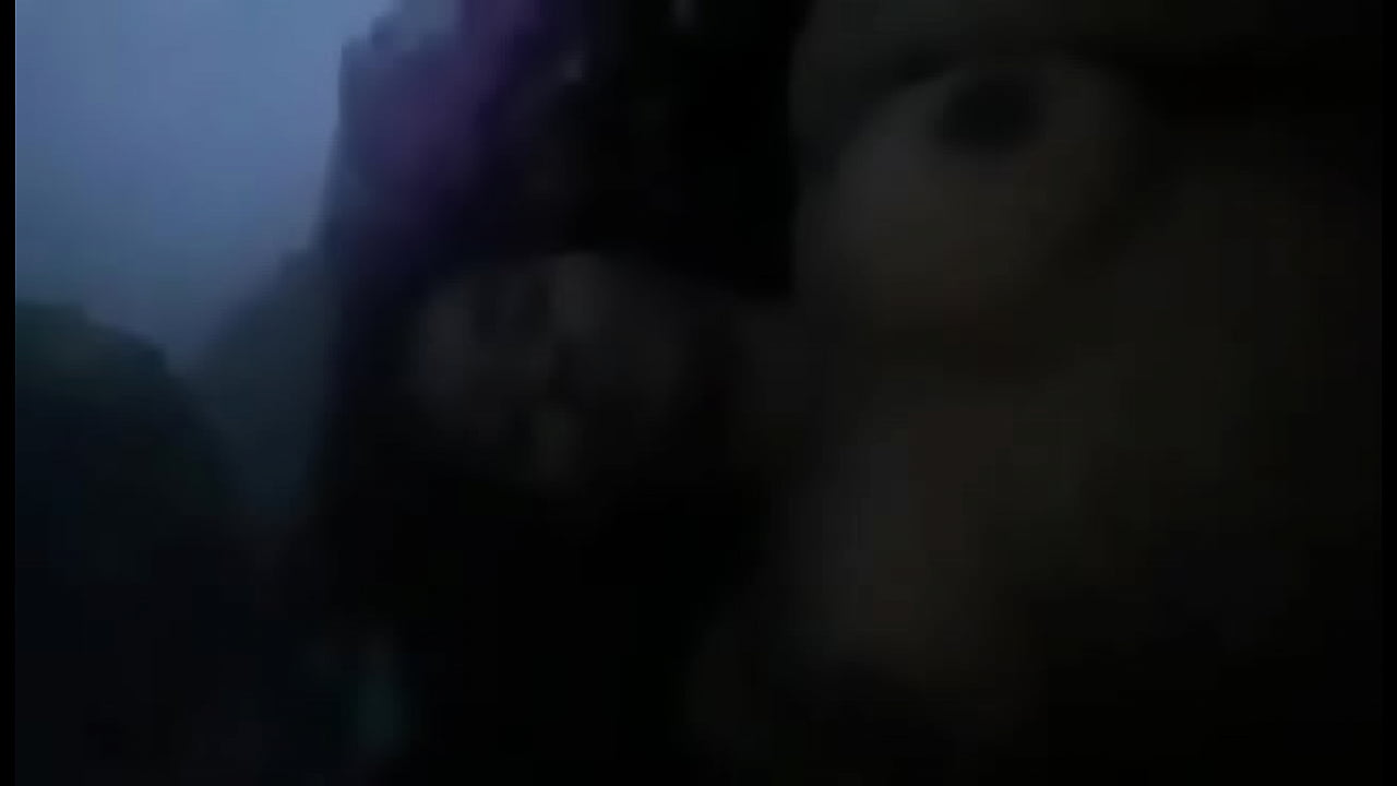 MORRA PENDEJA METIENDOSE LOS DEDOS