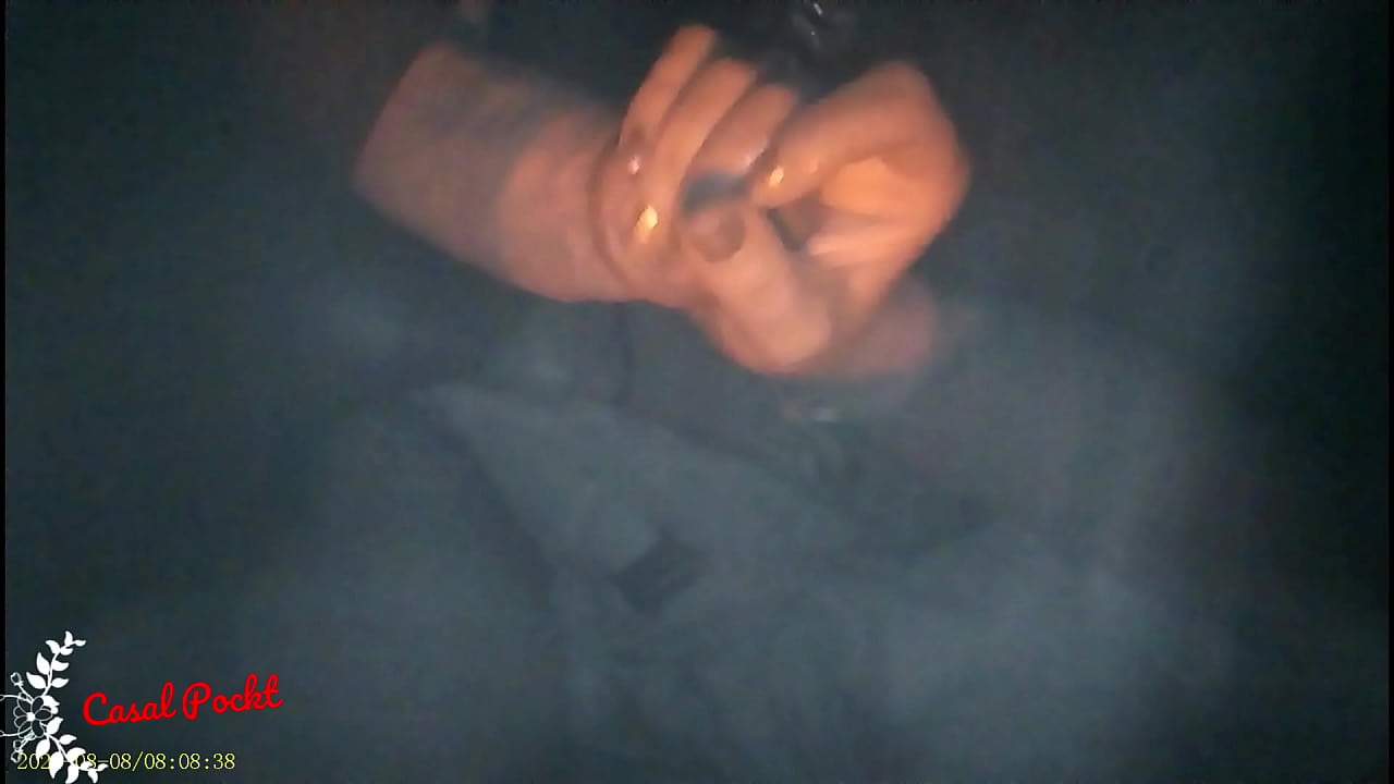 NAMORADA GOSTOSA DANDO NA CABINE