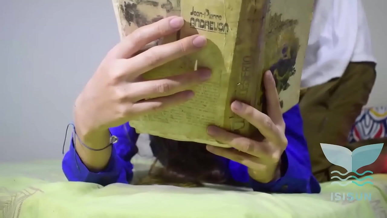 I seduced a gorgeous blonde into coming to my room to have sex.